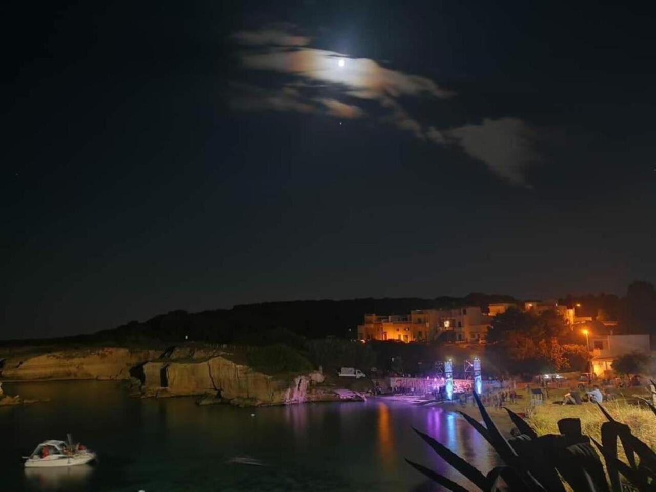Casa Fronte Mare Torre Sant'Andrea Apartment ซานต์อันเดรอา ภายนอก รูปภาพ